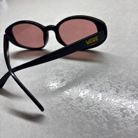 Vans Out There pink hue glasses Black Sunglasses with Pink Lenses - Picture 4 of 8